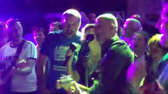 Alessandro Catenazzo e Matteo Salvini - Vita Spericolata смотреть онлайн