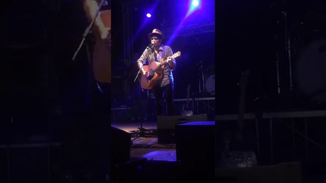Fabrizio Moro - sono solo parole - Live Tolve смотреть онлайн