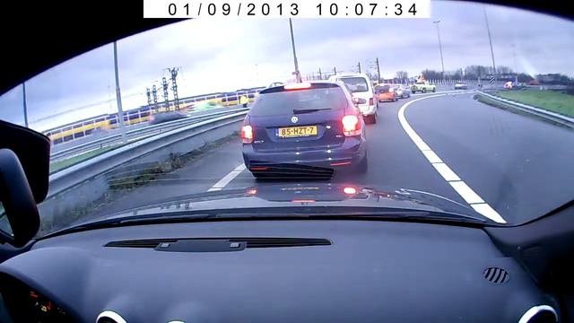 Twingo in de bocht смотреть онлайн