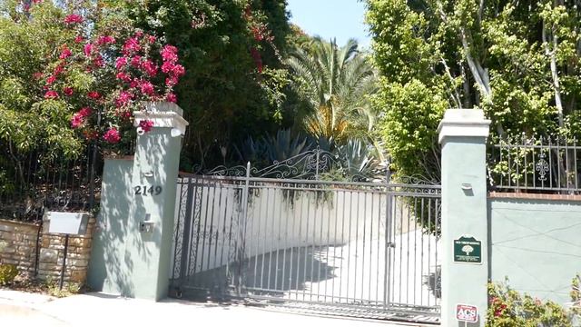 Actor Lorenzo Lamas Former Home House Los Angeles California USA April 27, 2023 смотреть онлайн