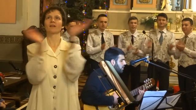 хор Savio ( Лукас Жорже Пероцці- гітара)