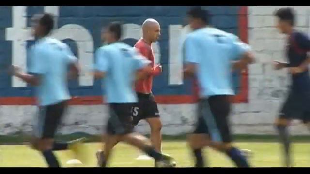 Carlos Ischia es una de las primeras opciones para dirigir al D. Quito смотреть онлайн