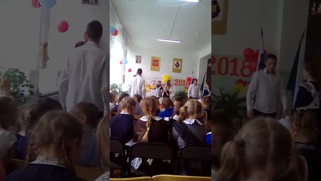 8 класс танцует кадриль на празнике в посёлке Сита