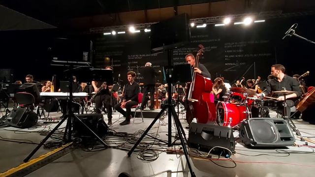 Bernhard Lang - DW28 Loops for Davis (excerpt). смотреть онлайн
