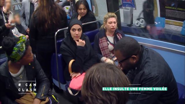 Elle insuIte une femme voilée смотреть онлайн