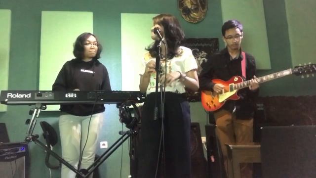Melawan Dunia (COVER) By Angelabunga
