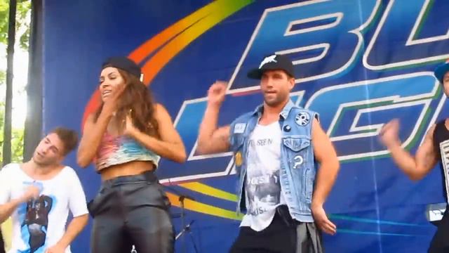 Kat Graham - Put Your Graffiti On Me Chicago Pride Market Days смотреть онлайн