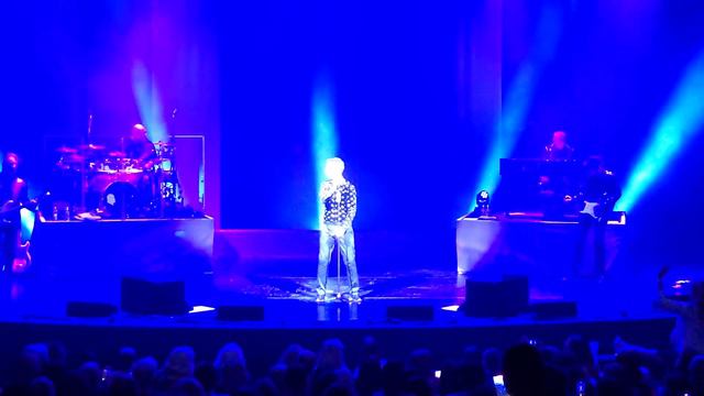 Marti Pellow performing Sweet Surrender and Angel Eyes - November 2021 смотреть онлайн