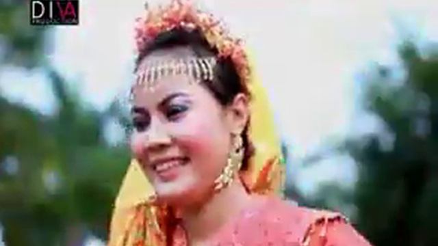 April Rangkuti смотреть онлайн