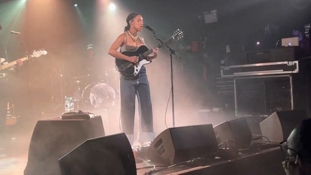 Lianne La Havas - Sour Flower @ O2 Oxford Academy, 6th May 2022 смотреть онлайн