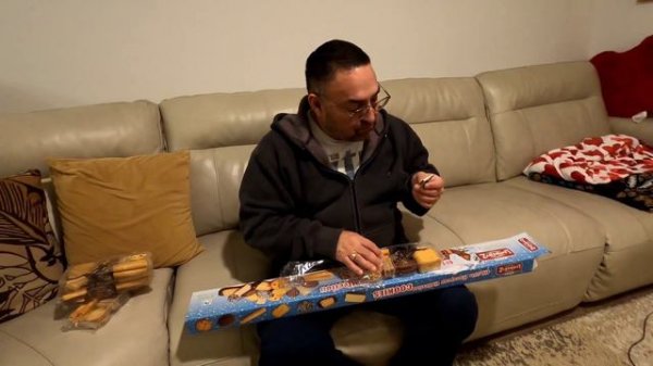 Unboxing and Taste Test.  Lambertz Classic European Collection Cookies.   Yardstick Box.  #cookies