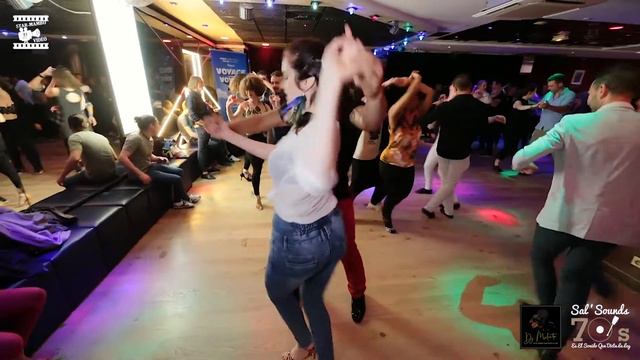 Angel Moore & Betti Na - salsa social dancing @ SAL'SOUNDS 70's Party смотреть онлайн