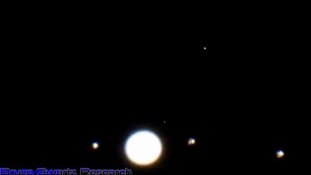Quelques heures après avoir parlé des méduses Sur la Lune -Jeremy Corbel publie un Ovni Méduses?? смотреть онлайн