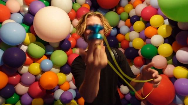 I Made A Yoyo With Louis Vuitton смотреть онлайн