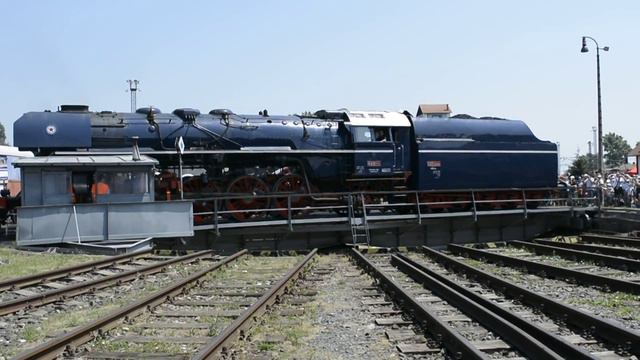 Parná lokomotíva 498 104 na Rendeze 2015 v Bratislave смотреть онлайн