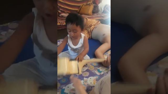 Trying to play a guitar enjoy watching 😘 смотреть онлайн