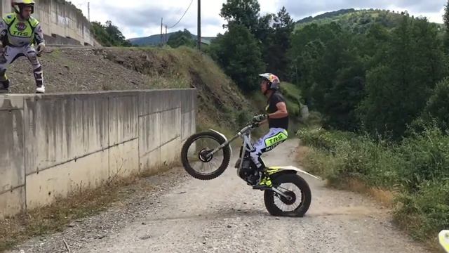 Adam Raga & TRS One, It goes like a missile!! смотреть онлайн