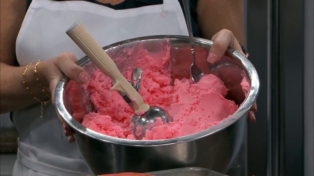 Strawberry cream cheese pound cake with Stanley's Produce-Part 2 смотреть онлайн