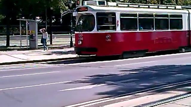 Straßenbahn Linie 1 Dr. Karl Renner Ring in Wien смотреть онлайн