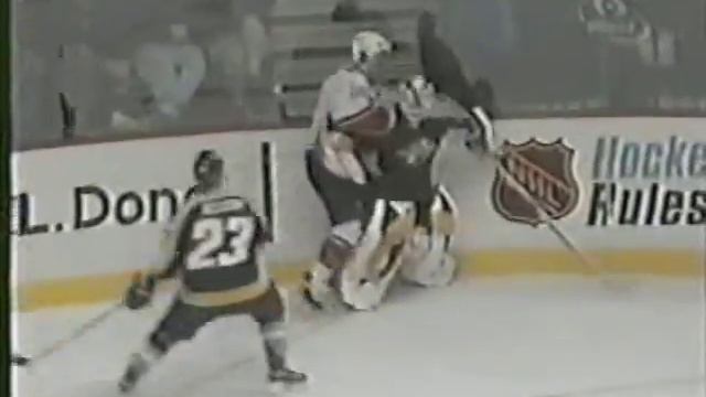 Tomas Vokoun vs Jarome Iginla - Rough & Calgary Flames vs Nashville Predators Mini-Brawl 2003 смотреть онлайн