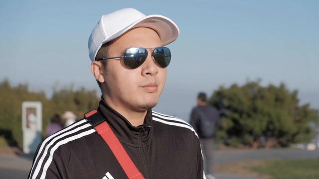 Iraq in LA - Griffith Observatory - يخبر جون الأمريكي الناس في مرصد جريفيث عن المظاهرات في العراق смотреть онлайн