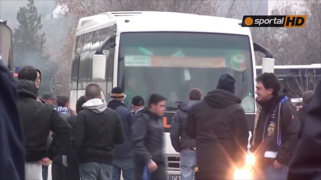Хиляди левскари атакуваха стадиона край река Осъм смотреть онлайн