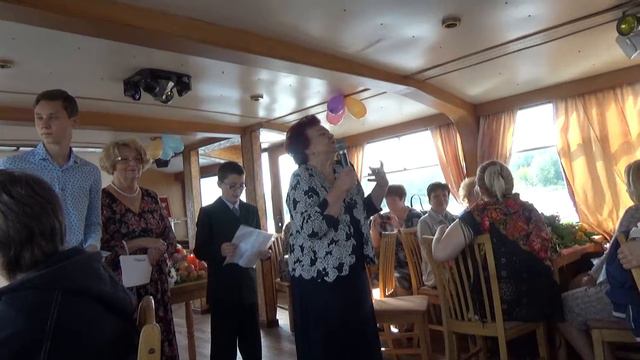 ВЛОГ # 1Сентября Бортэ ведет сестру в школу Линейка на кораблике #1 SEPTEMBER sister back to school смотреть онлайн