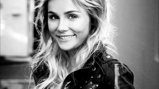 Black Roses by Clare Bowen (Scarlett O' Connor) смотреть онлайн
