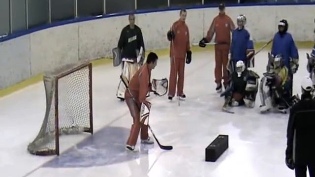 Interesting practice for Hockey Goalies.avi смотреть онлайн