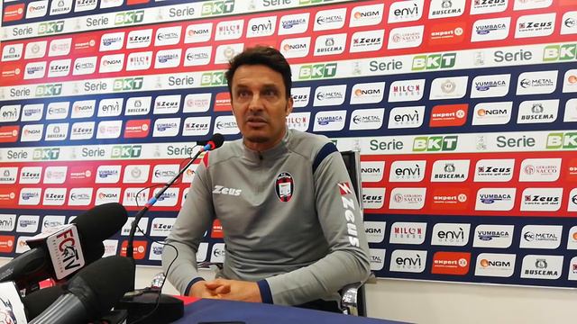 Le parole di Massimo Oddo in conferenza alla vigilia di Cremonese-Crotone смотреть онлайн
