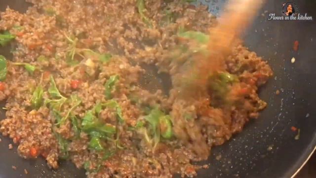 Thai Basil beef (Pad Ka-Prao Nuea) กะเพราเนื้อไข่ดาว/Flower in the kitchen смотреть онлайн