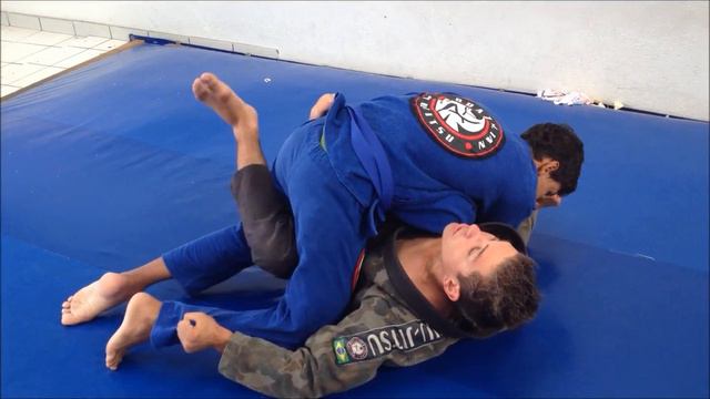 Paulo Alves Jiu-jitsu - Vídeo Aula 3 - Raspada Meia Guarda Embolando