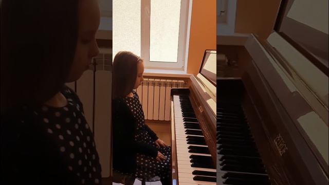 Українська народна пісня "Гра в зайчика" за обр. М. Леонтовича, Й.Тішер "Менует" мі мінор. смотреть онлайн