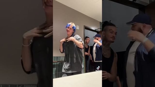 Давайте знакомиться чтоли,я Рив мне 16 смотреть онлайн