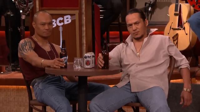 Jean-Claude Van Damme Recrea El  Famoso Baile  De