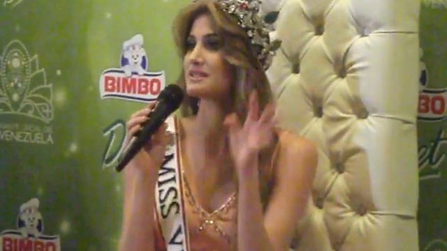 MISS VENEZUELA 2015 MARIAM HABACH RUEDA DE PRENSA TELEFARANDULEANDO PREGUNTA смотреть онлайн