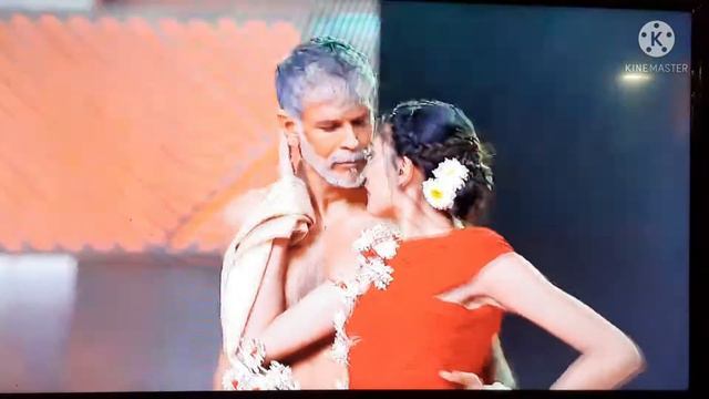 Milind Soman Ramp Walk Young Hot Model Girl ,intimate Poses Supermodel Of The Year,