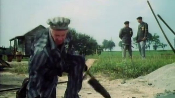 HOLOCAUST - Die Geschichte der Familie Weiss - Teil 4: Die Überlebenden (1944 - 1945)