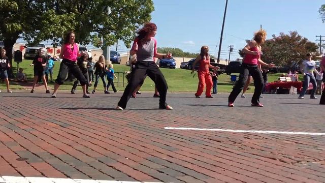 Boom Boom Momma - Zumba with Alicia, Jennifer, Shanna, and Tonya смотреть онлайн