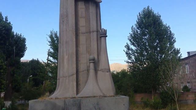 Памятник гроссмейстеру -Тиграну Петросяну) смотреть онлайн