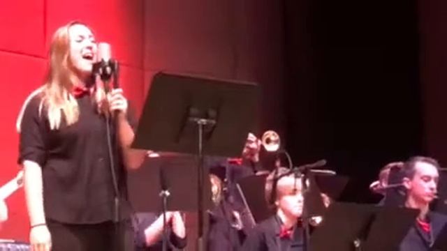 Sydney Anders sings "The Christmas Song" смотреть онлайн