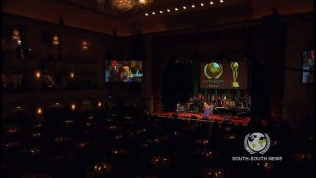 Oumou Sangare - Seya (live 2011 in south Africa) смотреть онлайн
