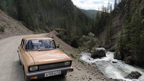 Путешествие по Алтаю на Москвиче-2140SL / Чаган-Узун - Улаган / День второй. смотреть онлайн