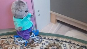 ехали медведи на велосипеде сбили директрису и ушли