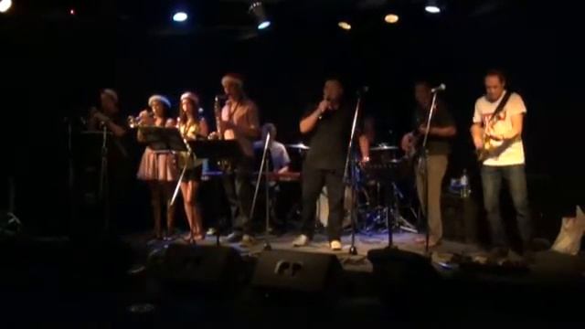 Troy and the Groove Factorie смотреть онлайн