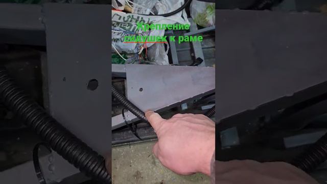 Как крепить мягкие сидушки к металлической раме. #сидениенабуксировщик #модультолкач #полярник смотреть онлайн