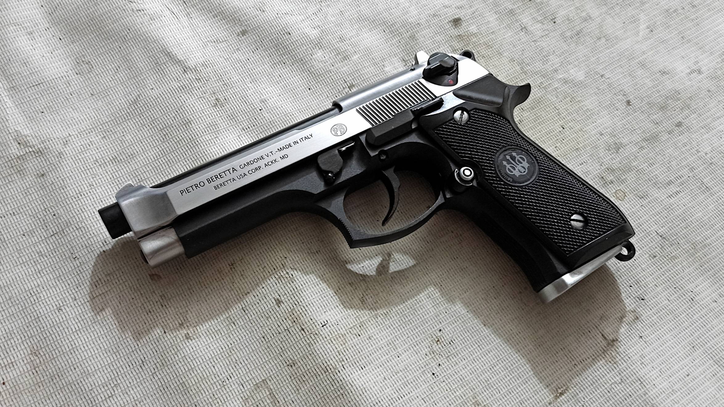 WE KJW BERETTA M92 - СТРАЙКБОЛЬНЫЙ ПИСТОЛЕТ С БЛОУБЭКОМ - ПОДРОБНО О ВНЕШНЕМ И ВНУТРЕННЕМ ТЮНИНГЕ смотреть онлайн