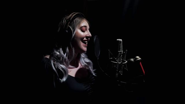 Vasiliki Saiti - Crazy [Gnarls Barkley cover] смотреть онлайн