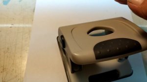 Думали дырокол  полностью сломался. А все оказалось очень просто.