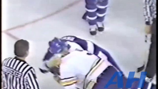 NHL Mar. 16, 1990 Scott Arniel,BUF v Luke Richardson,TOR Toronto Maple Leafs Buffalo Sabres смотреть онлайн